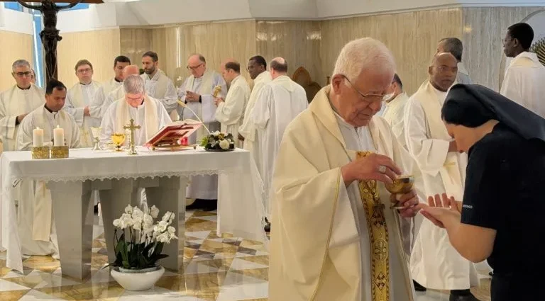 Missa Comemora Aniversário da Morte do Papa Francisco na Casa Santa Marta