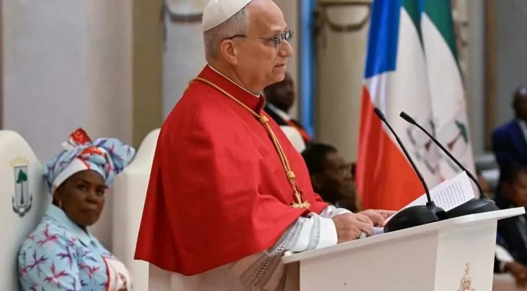Papa Francisco destaca a necessidade de remover obstáculos ao desenvolvimento humano na Guiné Equatorial