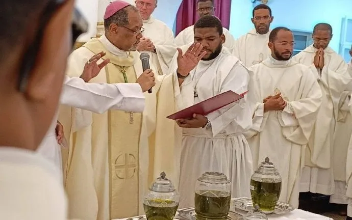 Missa Crismal é antecipada na Diocese de Mindelo para celebrar a união entre os presbíteros