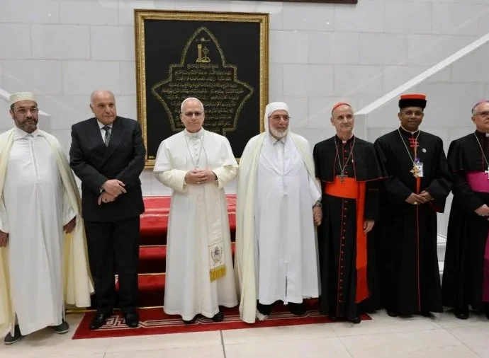 Papa propõe diálogo inter-religioso como caminho para a paz
