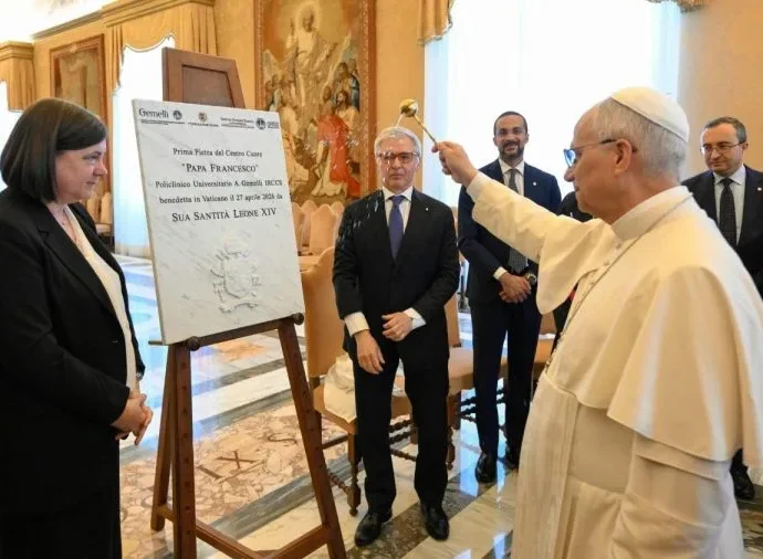 Papa Francisco é homenageado em encontro com instituições católicas