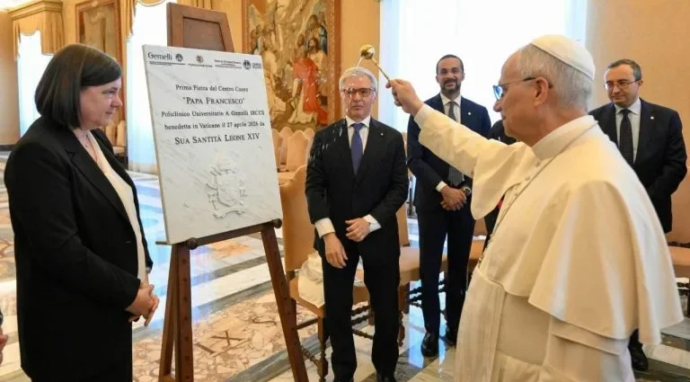 Papa Francisco é homenageado em encontro com instituições católicas
