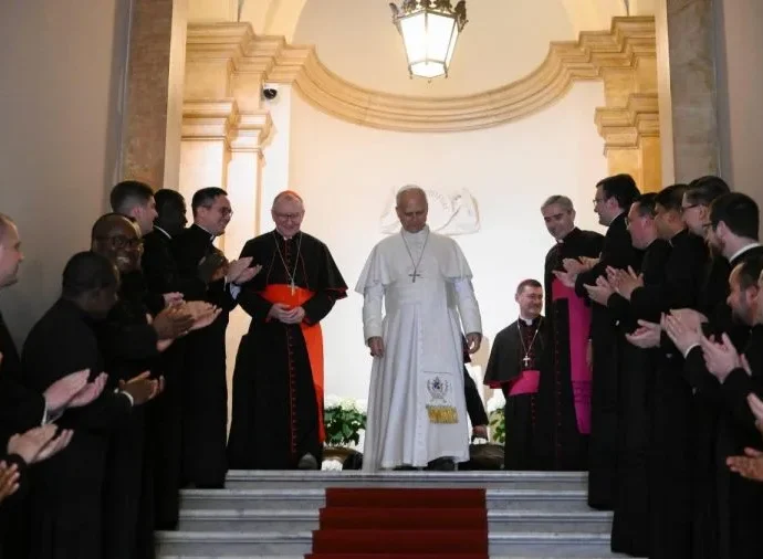 Leão XIV destaca a importância do diálogo e da paz em visita à Pontifícia Academia Eclesiástica