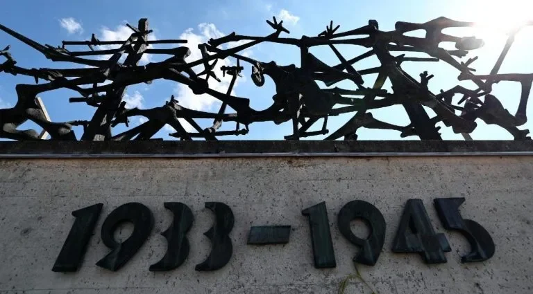 Papa homenageia aniversário da libertação do campo de Dachau em audiência