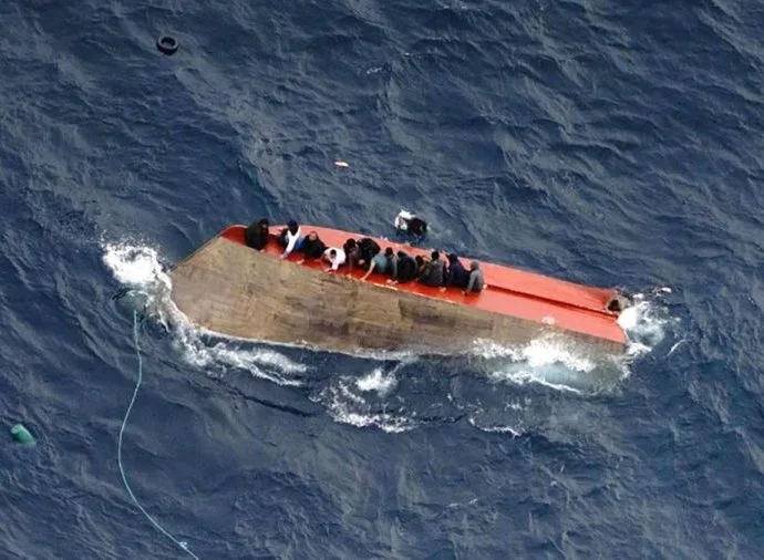 Tragédia no Mediterrâneo: Naufrágio deixa mortos e desaparecidos na Páscoa