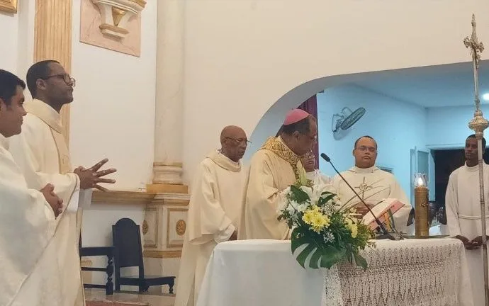 Celebração da Vigília Pascal reúne fiéis em Mindelo