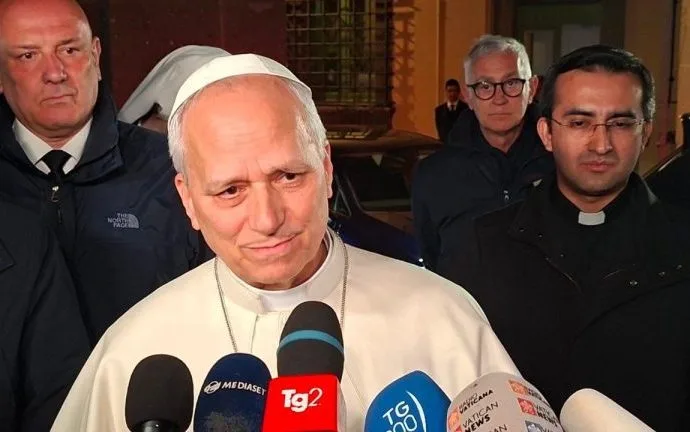 Papa critica ataques ao povo iraniano e pede por paz