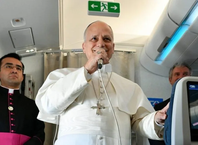 Papa Francisco defende paz e reconciliação durante viagem à África