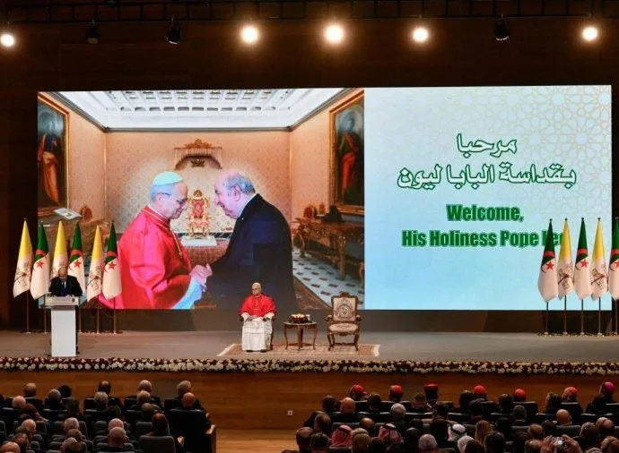 Papa Francisco critica neocolonialismo e defende direitos humanos na Argélia