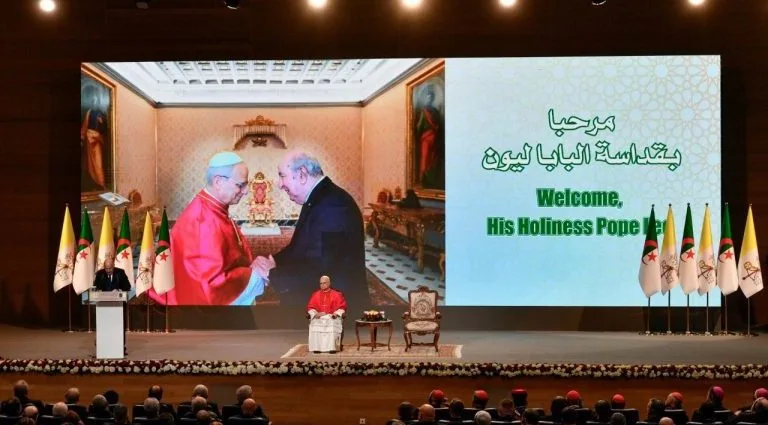 Papa Francisco critica neocolonialismo e defende direitos humanos na Argélia
