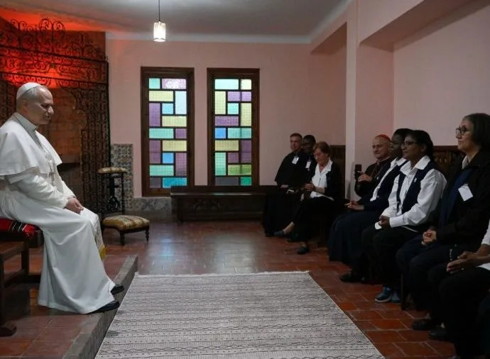 Visita do Papa à Argel: Encontros de Solidariedade e Fraternidade