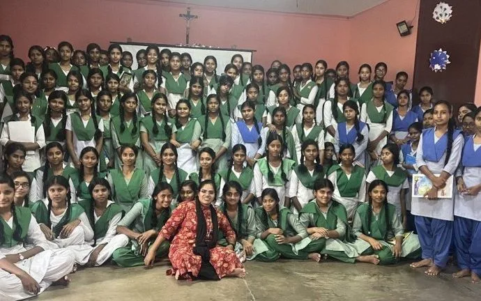 Irmã Kakali Majhi: Uma Luz de Esperança para Jovens na Índia
