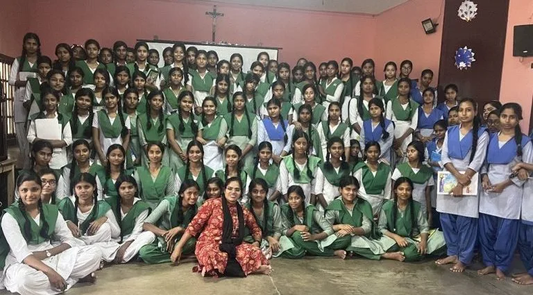 Irmã Kakali Majhi: Uma Luz de Esperança para Jovens na Índia