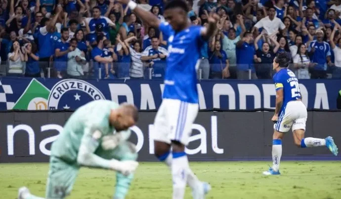 Cruzeiro derrota Grêmio e sai da zona de rebaixamento pela primeira vez em 2023