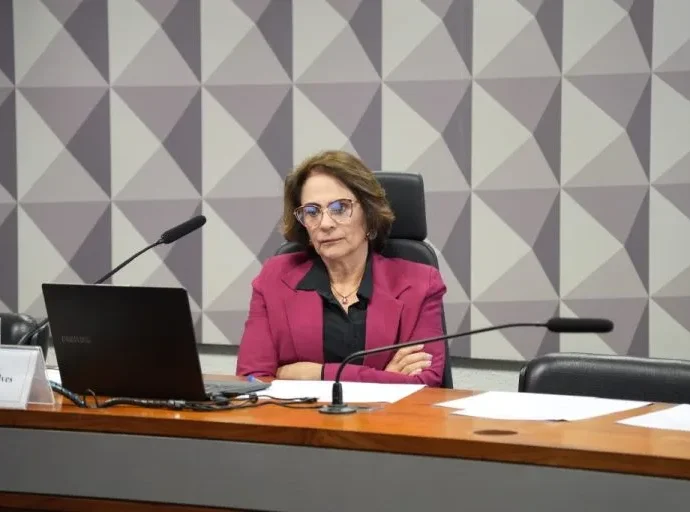 Damares Alves cobra ação do governo sobre venda ilegal de medicamentos oncológicos