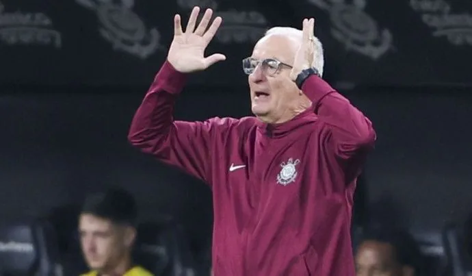 Protestos marcam partida do Corinthians após derrota para o Internacional