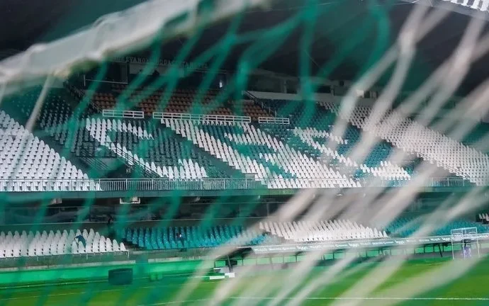 Coritiba e Atlético-MG se enfrentam neste domingo pelo Brasileirão