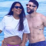 Ex-BBBs Chaiany e Marcelinho são flagrados por paparazzo na praia