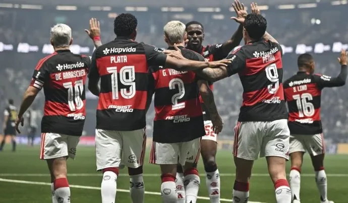 Flamengo goleia Atlético-MG na Arena MRV e se aproxima do Palmeiras