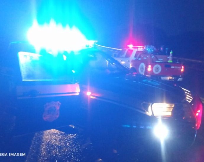 Chuva gera caos e solidariedade na BR-262