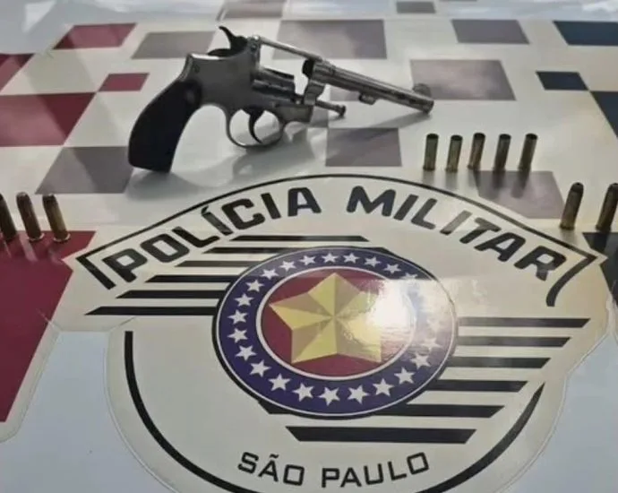 Homem é preso com revólver calibre 38 e munições em Castilho (SP)