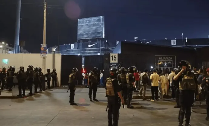 Desabamento em Estádio no Peru Resulta em Uma Morte e 60 Feridos