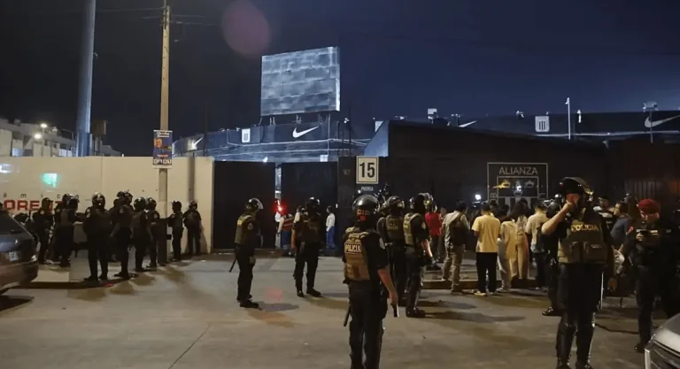 Desabamento em Estádio no Peru Resulta em Uma Morte e 60 Feridos