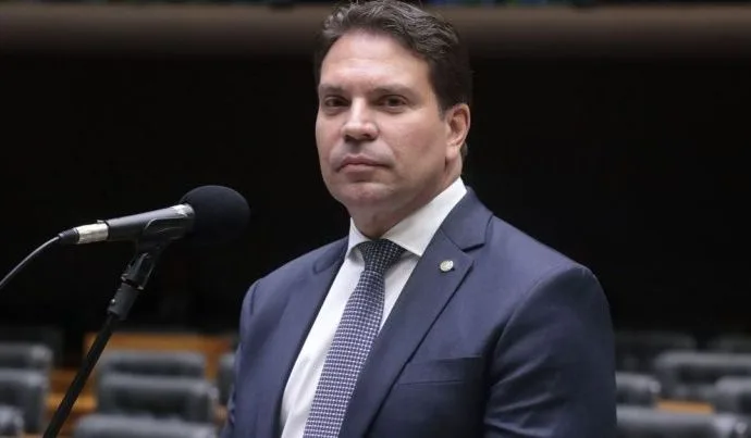 Análise: Possibilidade de Deportação de Ramagem Pode Acelerar Retorno ao Brasil