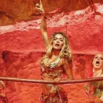 Karol G Brilha no Coachella com Canto em Português e Anúncio de Nova Turnê