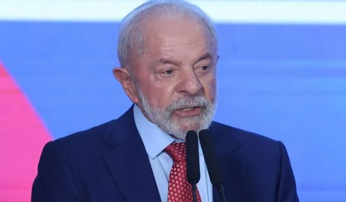 Governo Lula sanciona leis para intensificar combate à violência contra mulheres