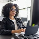 Fly Educação e Itaú oferecem vagas em Data Science para mulheres LGBTQIA+