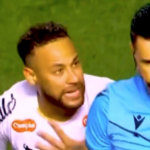 Santos vence Atlético-MG em jogo marcado por polêmica de gol anulado