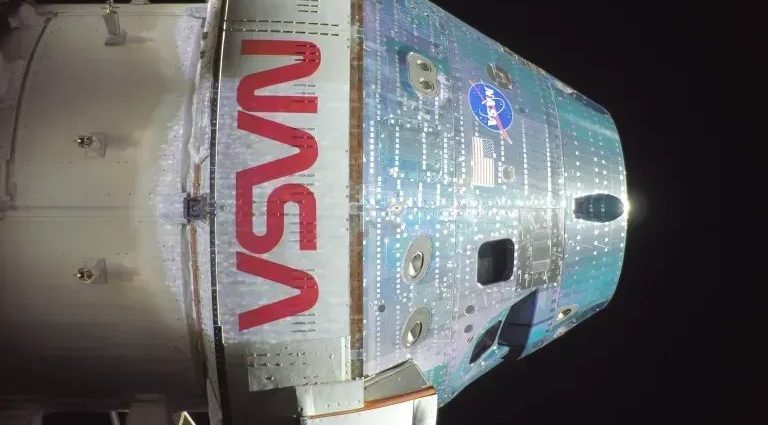 Cápsula Orion da missão Artemis II chega à influência gravitacional da Lua