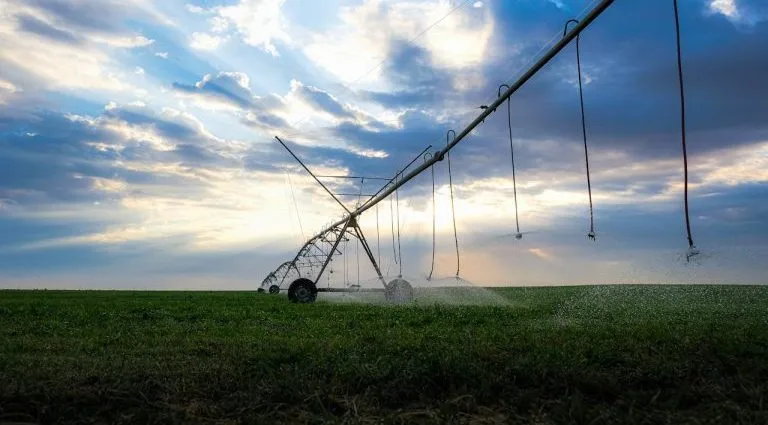 Inovação no Agronegócio: IoT e Inteligência Artificial Para Irrigação Eficiente
