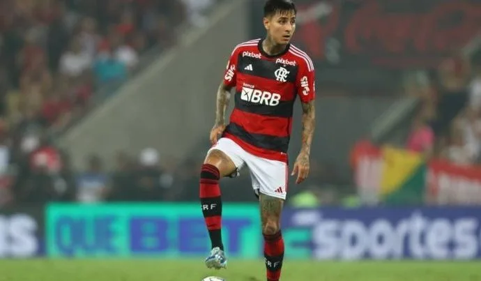 Flamengo aplica multa a Erick Pulgar após expulsão contra o Bragantino