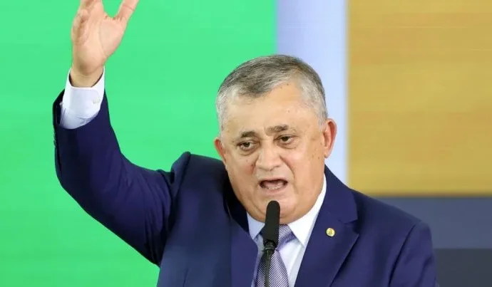 Novo Ministro da SRI, José Guimarães, Foca em Indicação ao STF e Fim da Escala 6×1 Novo Ministro da SRI, José Guimarães, Foca em Indicação ao STF e Fim da Escala 6×1