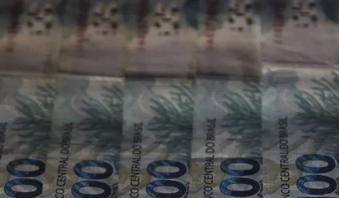 Governo e Entidades Regulam Novo Sistema Tributário com Início em 2027
