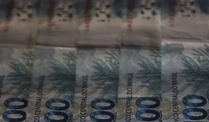 Economistas Alertam: Medidas do Governo para Combater Endividamento São Insuficientes Economistas Alertam: Medidas do Governo para Combater Endividamento São Insuficientes