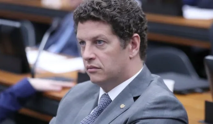 Ricardo Salles anuncia ação no STF contra projeto de lei que altera jornada de trabalho