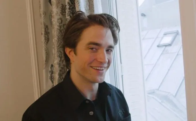 Robert Pattinson reflete sobre sua atuação em ‘Crepúsculo’ e revela carinho pelo filme
