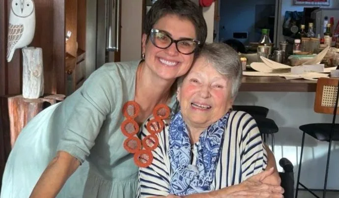 Sandra Annenberg celebra aniversário da mãe com fotos e homenagem emocionada