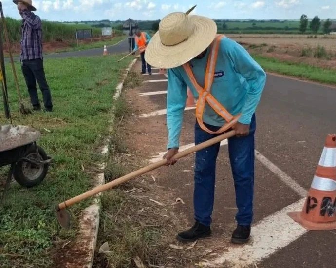 Limpeza e Manutenção Urbana em Castilho: Ações na Rotatória da Antiga Usina Velha