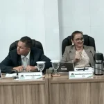 Vereadora causa polêmica com gesto durante sessão em Ubajara, CE