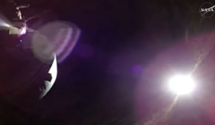 Missão Artemis II: Astronautas Vivenciam Eclipse Solar Através da Lua
