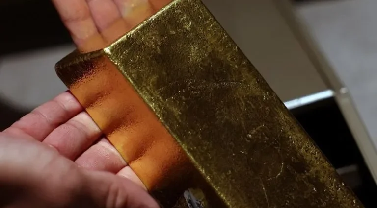 Ouro e prata encerram dia em alta após trégua entre EUA e Irã