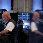Wall Street encerra dia em leve queda amid novas tensões entre EUA e Irã