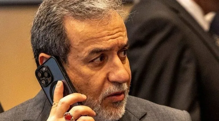 Ministro iraniano dialoga com príncipe saudita sobre relações bilaterais Ministro iraniano dialoga com príncipe saudita sobre relações bilaterais