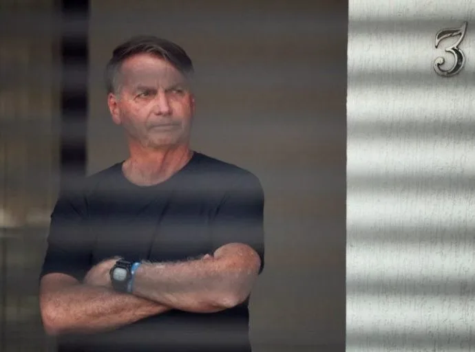 Pesquisa Datafolha Indica Apoio à Prisão Domiciliar de Bolsonaro