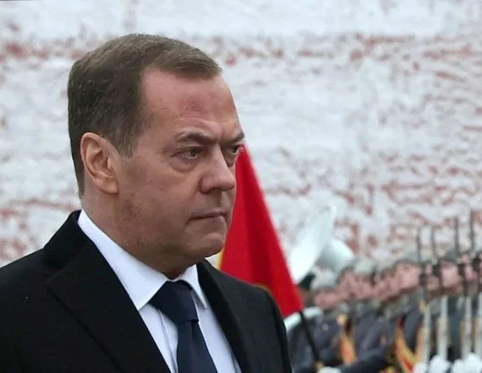 Medvedev critica a capacidade dos EUA como mediadores em conflitos internacionais