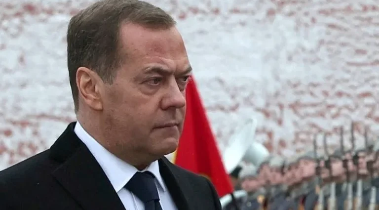 Medvedev critica a capacidade dos EUA como mediadores em conflitos internacionais